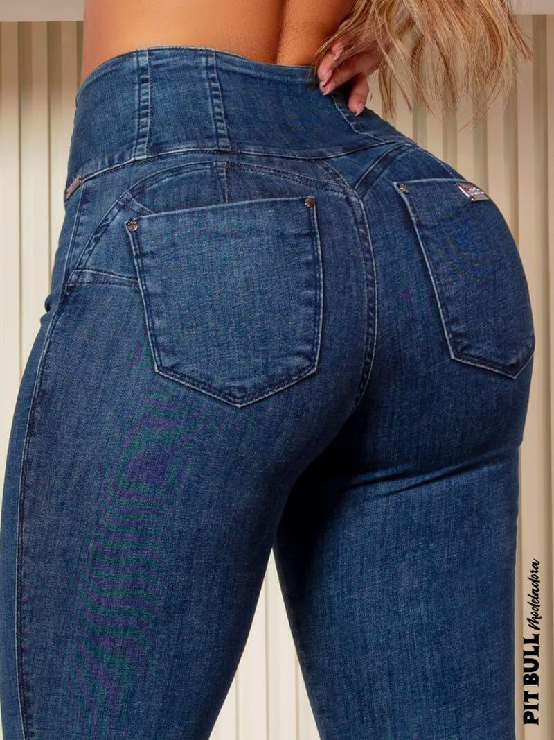 Calça jeans skinny modeladora com cós largo e empina bumbum