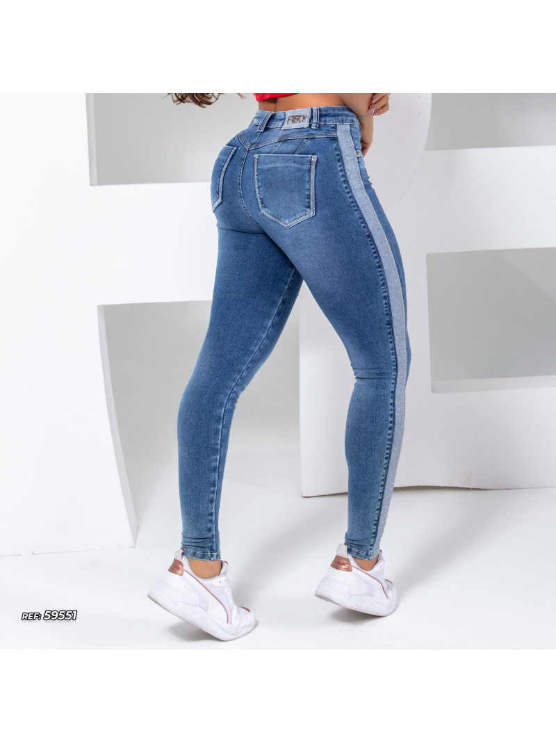 Calça jeans clara empina bumbum super modeladora